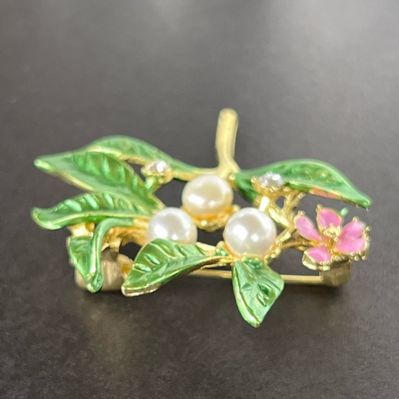 Handmade | Genuine Freshwater Pearl Pin Brooch - Picture 3 of 3